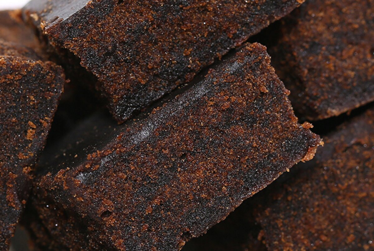 Yunnan specialty: handmade dark brown sugar for relieving the pain during menstrual